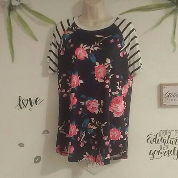 Tickled Teal Tops - Tickled Teal Floral Shirt Size XL (F16)